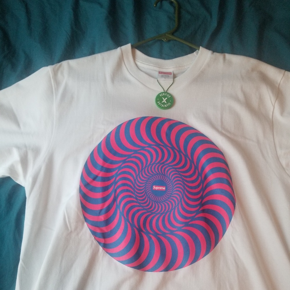 Supreme tshirt